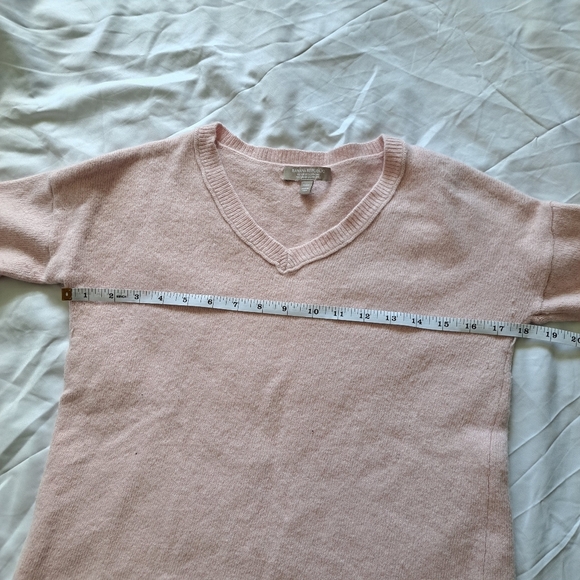 Banana Republic | Pastel pink v neck women's sweater - Picture 10 of 10